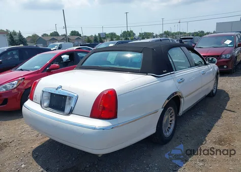 2000 Lincoln Town Car Cartier from USA, damaged, VIN 1LNHM83W2YY923563